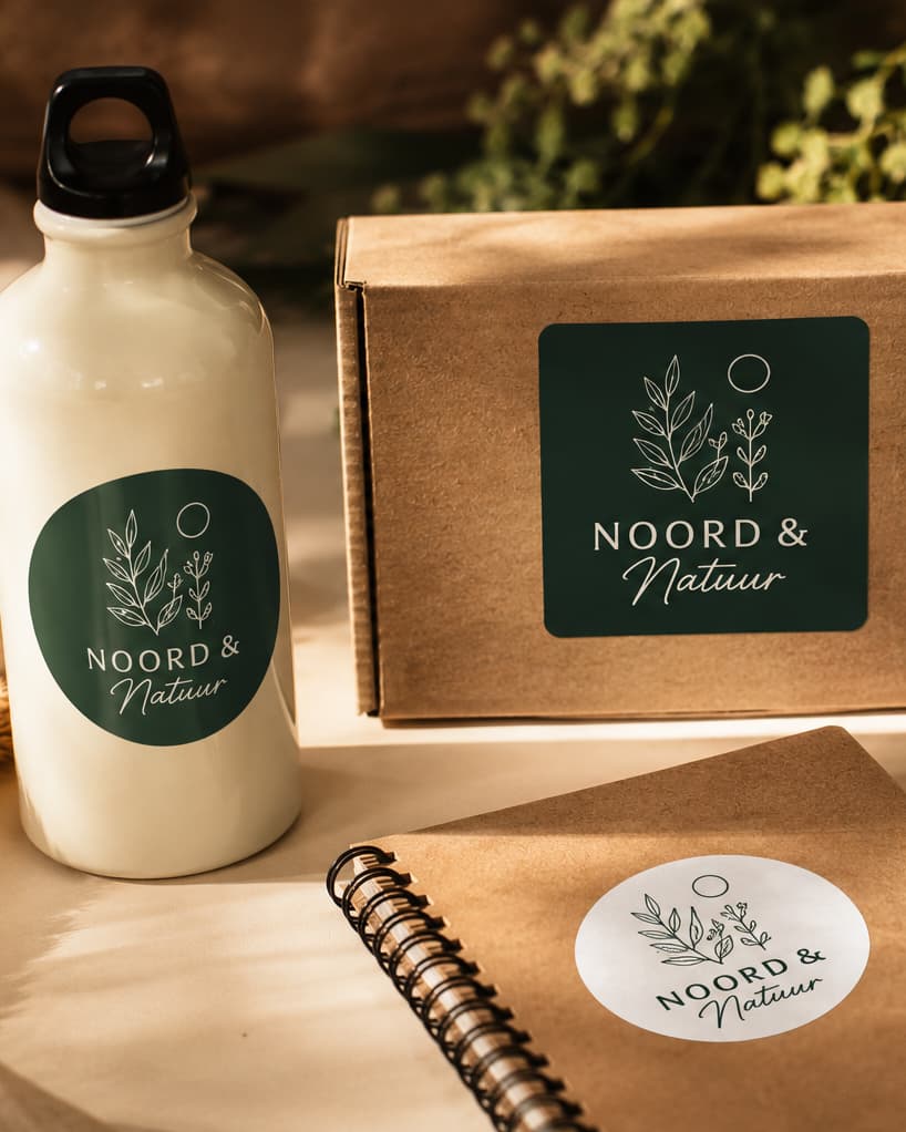 Sticker op witte fles — Noord & Natuur fles-label