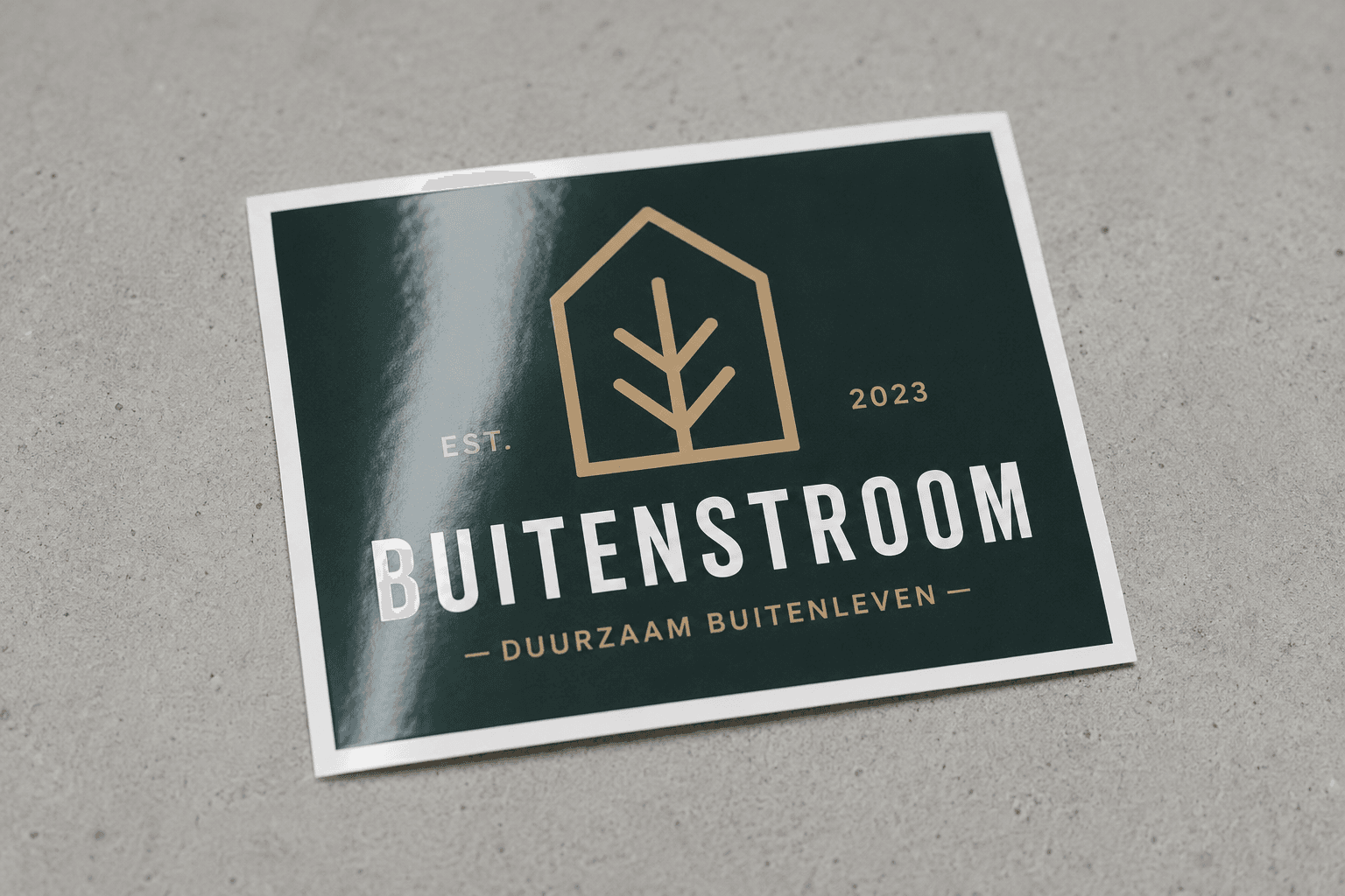 Etalage sticker op maat — Buitenstroom premium vinyl-design voor retail-etalage met sterke kleurvastheid